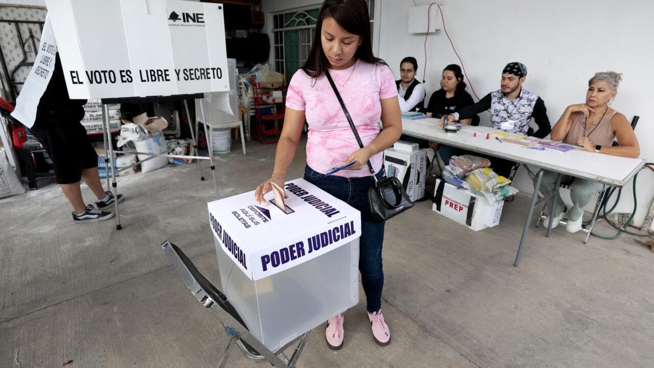México realiza elecciones judiciales históricas con baja participación